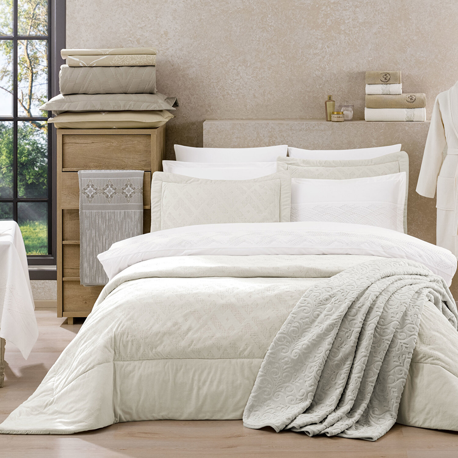 Taç Charlotte 18'li Masa Örtüsü Seti Taş