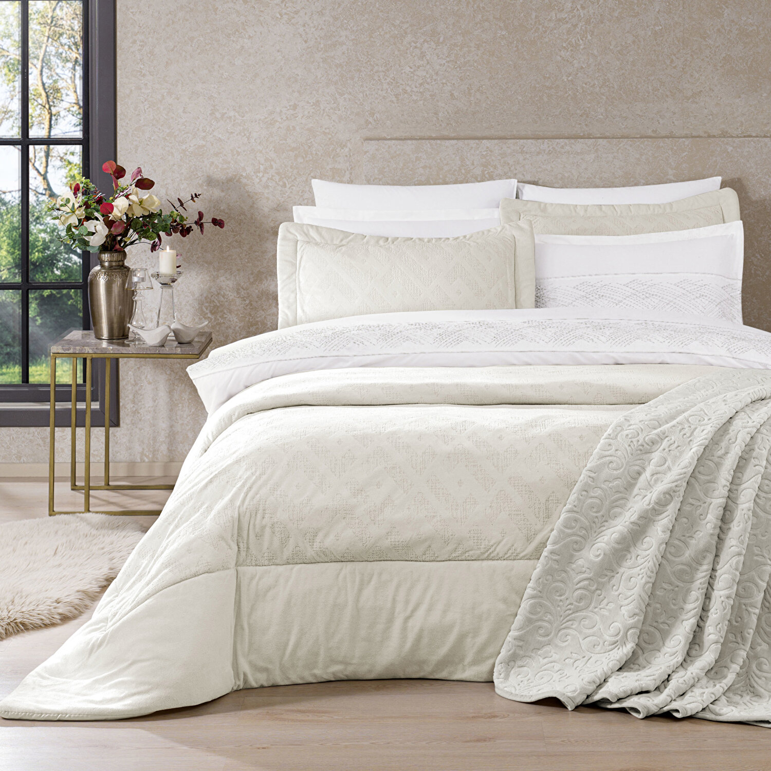 Taç Charlotte 18'li Masa Örtüsü Seti Taş