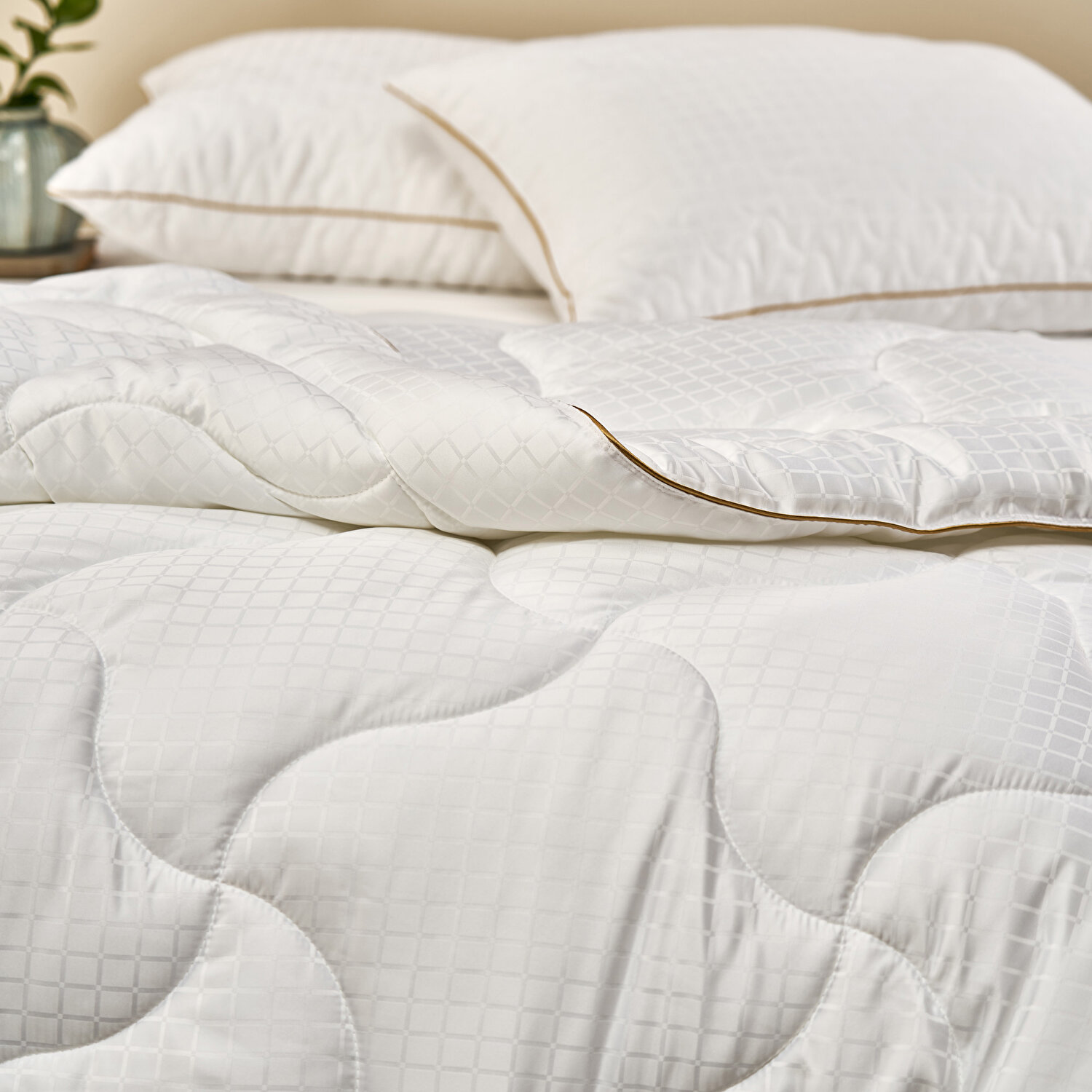 Taç Elegance Mikrojel Tek Kişilik Yorgan Beyaz