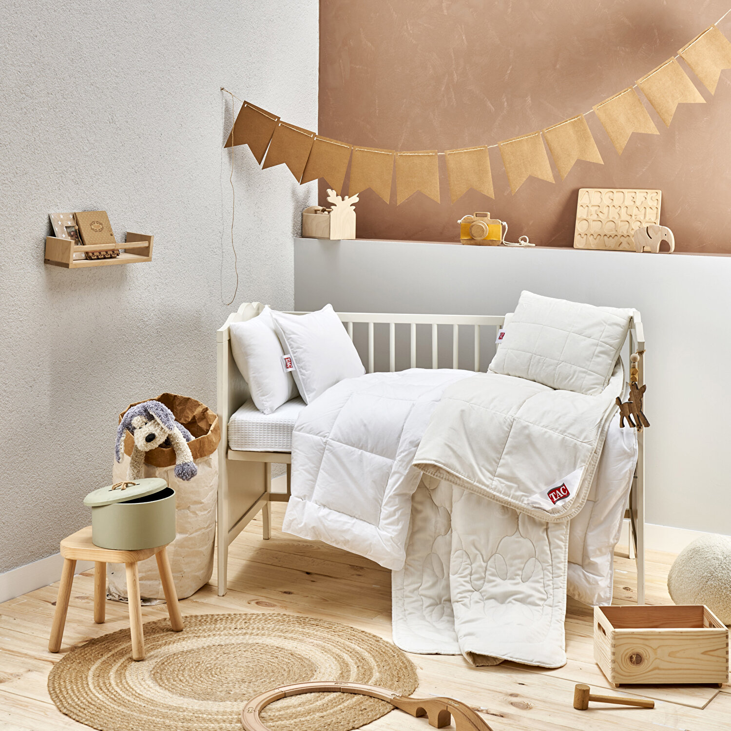 Taç Silikon Bebek Yastık 35x45