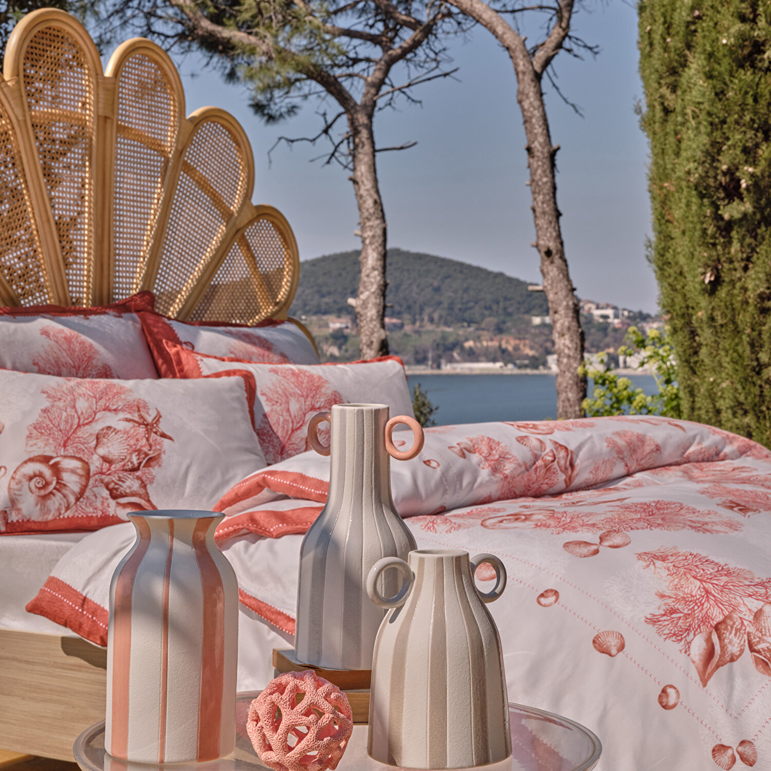 Linens Minella 11x11x22 cm Vazo Beyaz Mercan